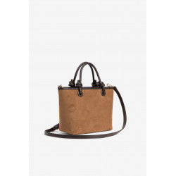 Bolso elegante con asas ajustables y cremallera plateada, perfecto para un look diario.