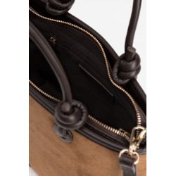 Bolso elegante con asas ajustables y cremallera plateada, perfecto para un look diario.