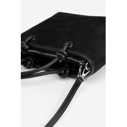 Bolso elegante con asas ajustables y cremallera plateada, perfecto para un look diario.