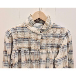 Blusa a cuadros con cuello fruncido, nido de abeja en el área del pecho y los puños, abotonadura delantera, manga larga