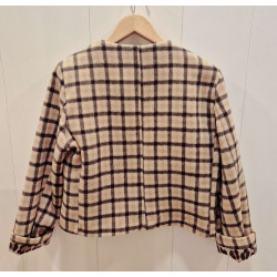 Chaqueta corta de cuadros , cierre frontal con botones forrados, manga larga remangada con forro estampado print