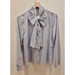 Blusa camisera de manga larga, cuello lazada grande, cierre de botones en la parte delantera y puños abotonados, estampado de ra