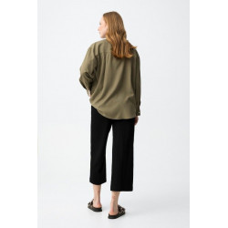 Pantalones cullote de pierna ancha, con cintura elástica y cordón ajustable.