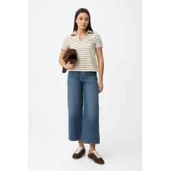 Vaqueros de corte ancho y cropped en azul denim con cinturón marrón trenzado incluido.