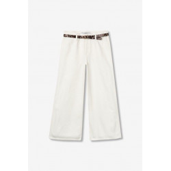 Vaquero de corte ancho y cropeed con cinturón estampado en print