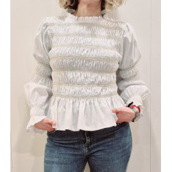 Diseño: Presenta un cuerpo y mangas completamente fruncidos mediante la técnica de nido de abeja, lo que le otorga elasticidad y