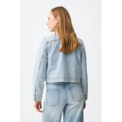 Chaqueta corta vaquera con cuello redondo, cierre frontal abotonado y detalles brillantes