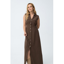 Vestido corte recto, sin mangas, botones delanteros, bolsillos en el pecho y cinturones laterales.