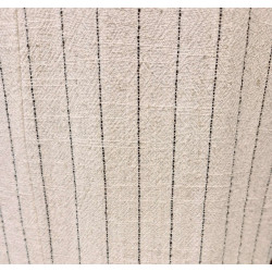 Vestido con un cuello tipo camisa (polo) con escote V, mangas cortas de estilo desenfadado y aberturas laterales en el bajo que