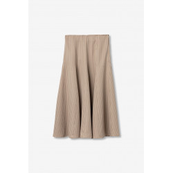 Falda de color beige, corte midi, caída amplia y pliegues finos en diseño relajado y casual.