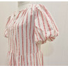 Vestido corto con vuelo, cuello pico, manga corta abullonada, estampado rayas