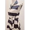 Vestido cruzado, sin mangas, cuello camisero, estampado rayas, largo