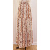 Falda maxi de estilo bohemio con un diseño escalonado y un estampado floral paisley