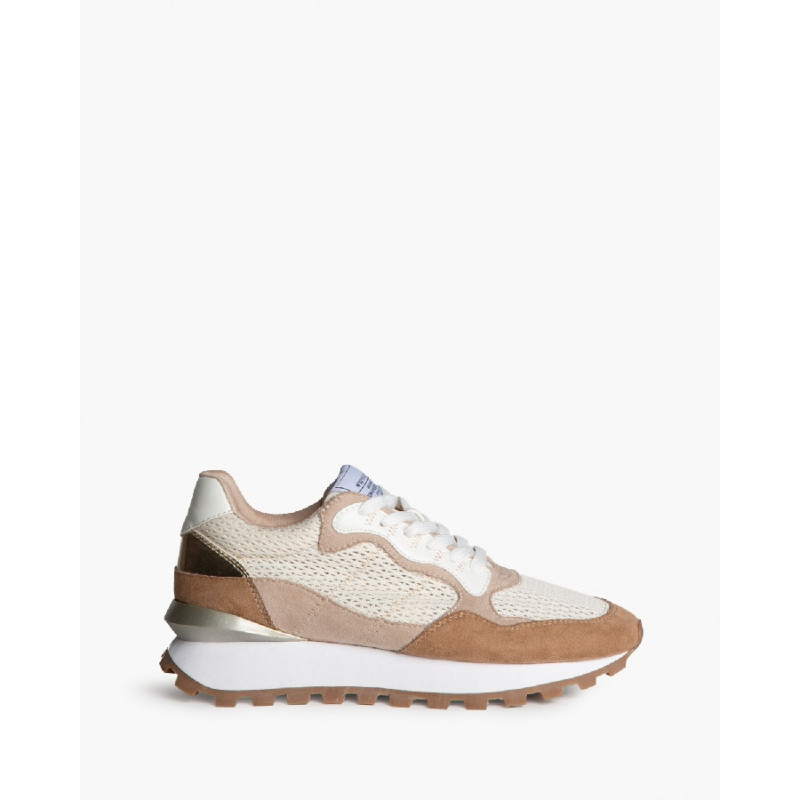 Una zapatilla deportiva estilo running para mujer que destaca por su combinación de texturas y materiales  Detalles del material