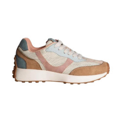 Zapatilla deportiva estilo running retro que combina paneles de malla transpirable, antelina.   Cuenta con cierre de cordones tr