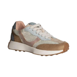 Zapatilla deportiva estilo running retro que combina paneles de malla transpirable, antelina.   Cuenta con cierre de cordones tr