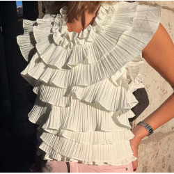 Top volantes plisados en cascada con la espalda descubierta y cierre de lazada  Composición 95% polyester, 5% elastano
