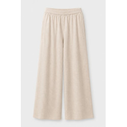 Pantalones largos de pierna ancha confeccionados en un tejido de aspecto suave. Cintura elástica y bolsillos laterales.