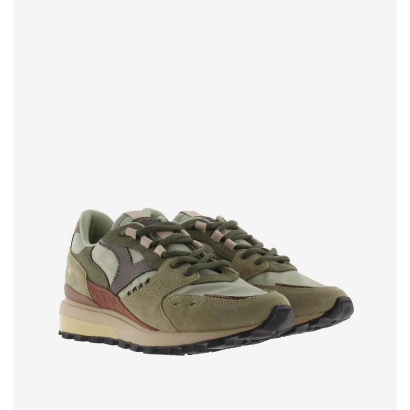 Sneakers para mujer confeccionadas en nylon con piezas en serraje al tono y detalles sintéticos. Cierre mediante cordones redond Sneakers para mujer confeccionadas en nylon con piezas en serraje al tono y detalles sintéticos. Cierre mediante cordones redond