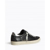 Zapatilla deportiva estilo retro. Cierre mediante cordones de siete pasadas. Corte en combinación de materiales y colores; detal