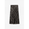 Falda midi de corte regular con estampado animal en tonos gris claro y negro.